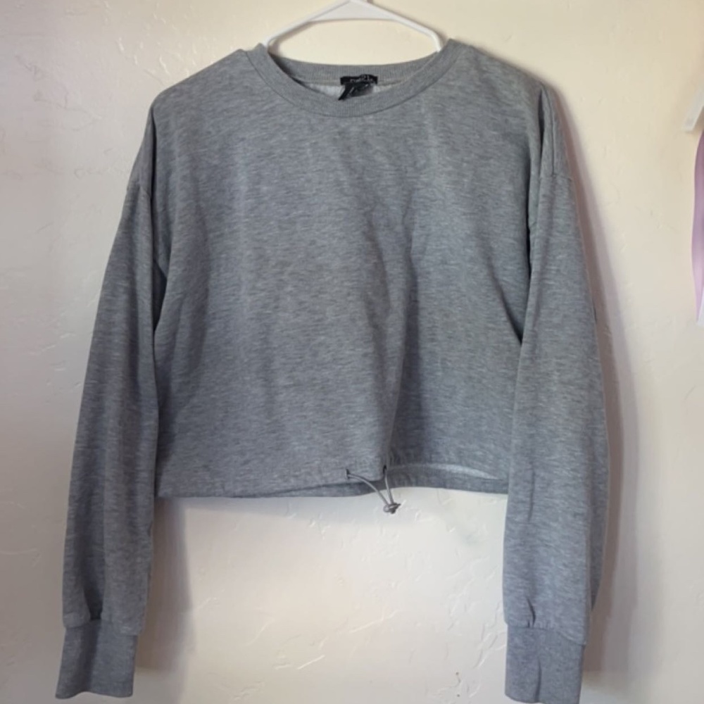Gray cropped crewneck